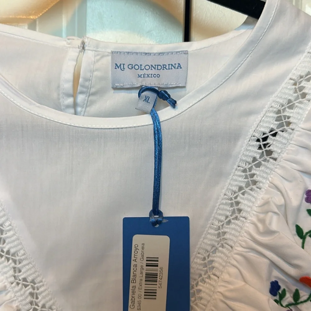 MI GOLONDRINA GABRIELA BLOUSE
Gabriela Blanca Arroyo - Picture 4 of 5